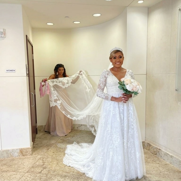 IVORY Oleg Cassini Wedding dress 2021 Edition - Picture 3 of 6